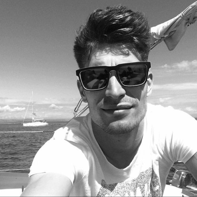 Мужчина Артем Центр