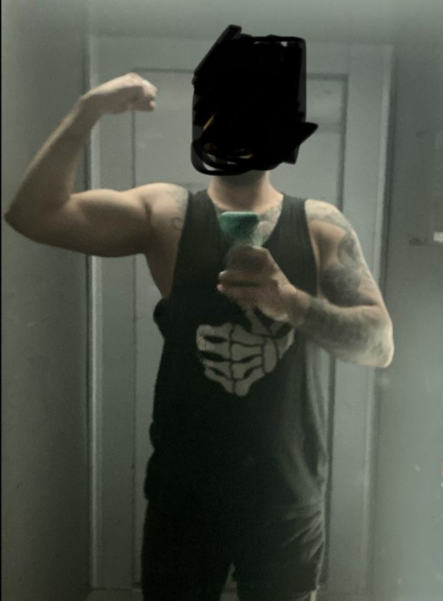 Мужчина Maks мкр Верхние Печеры